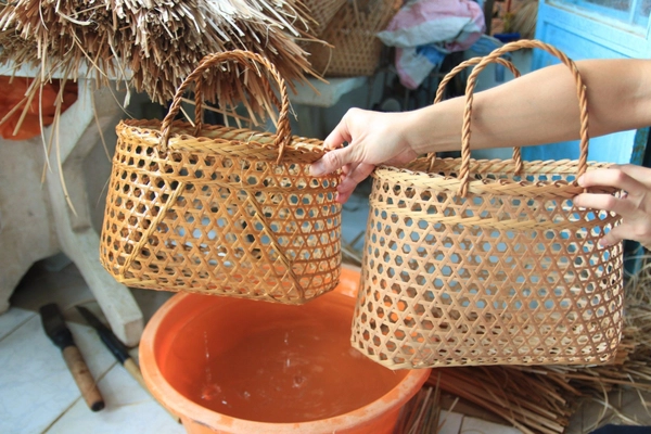 Nguyên nhân khiến giỏ mây nhanh hỏng khi vệ sinh sai cách