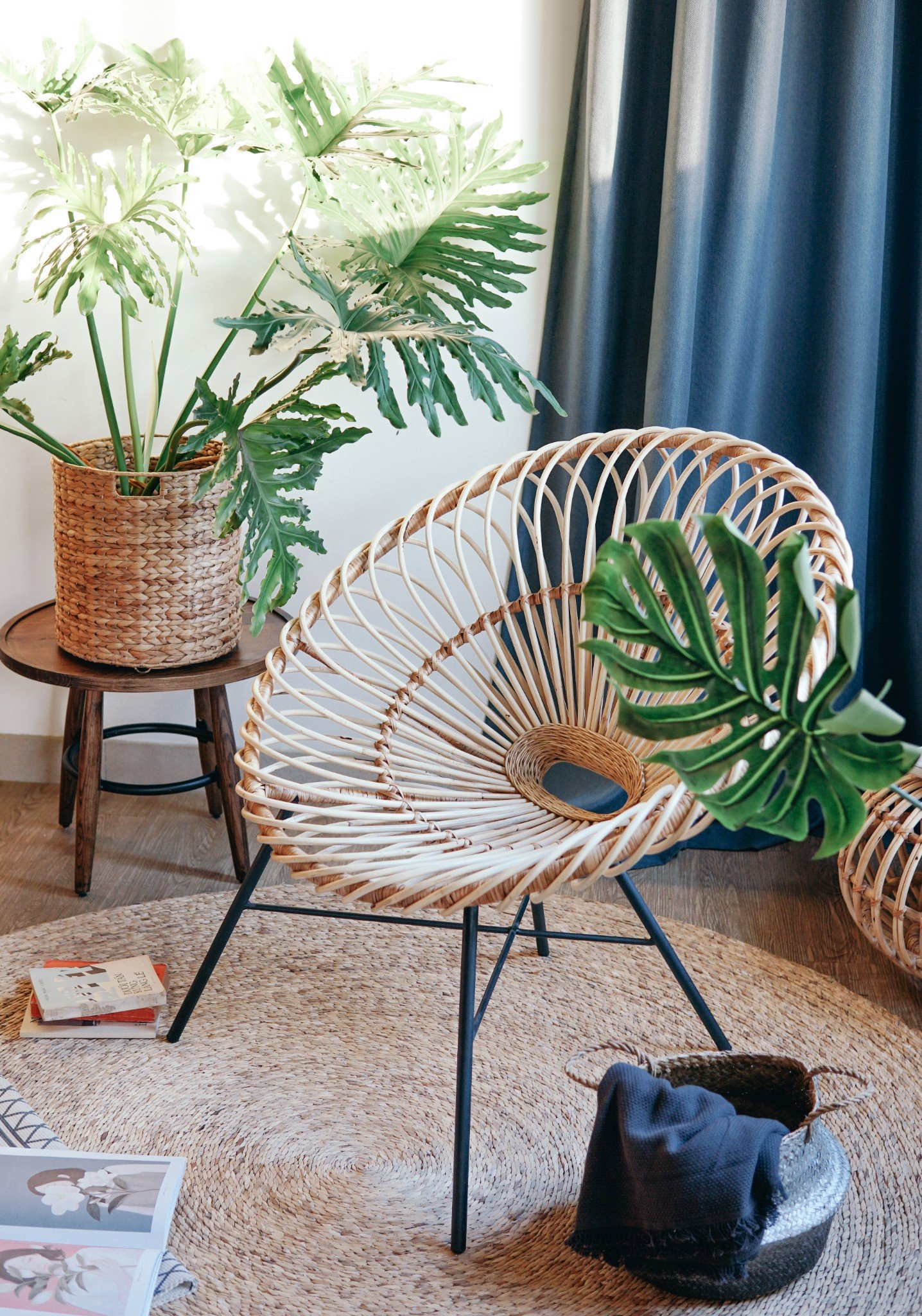 Đồ mây tre đan mang vẻ đẹp mộc mạc nhưng thường có mùi hắc đặc trưng khi mới mua về
