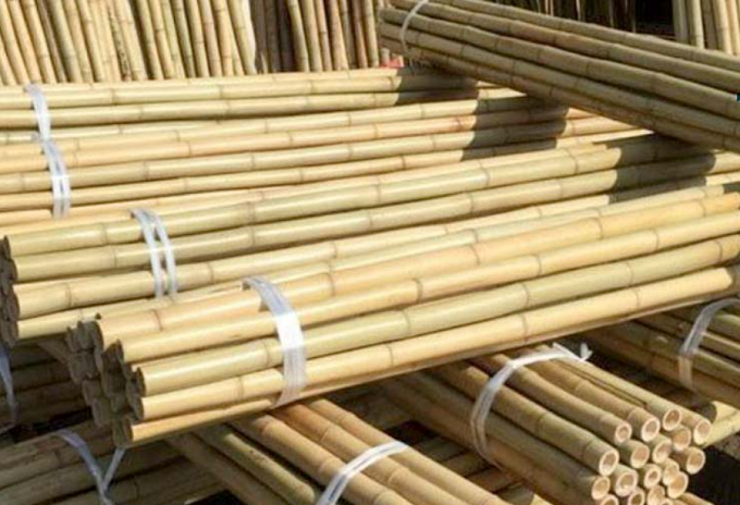 Chuẩn bị chậu nước sạch đủ rộng để các cuộn mây chìm hoàn toàn trong quá trình ngâm.