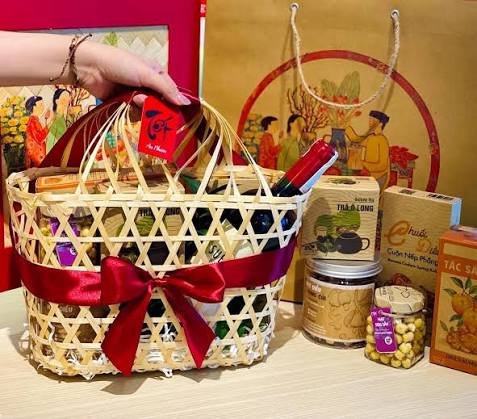 Kiểm tra kỹ bề mặt và đường đan giúp bạn chọn được chiếc giỏ tre ưng ý.