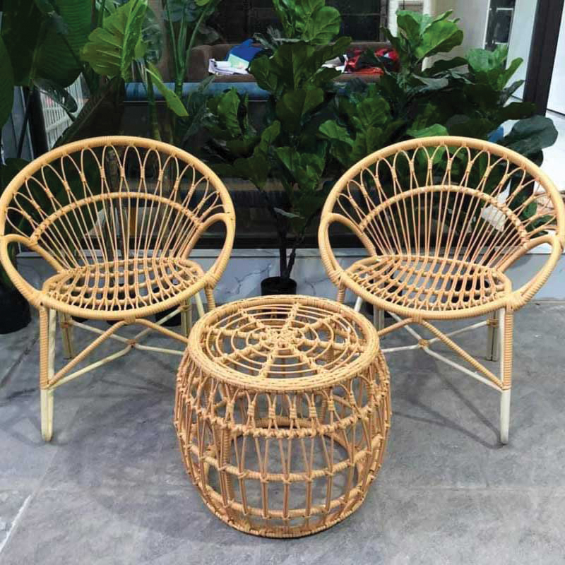 Bộ bàn ghế mây tre ngoài trời làm bằng chất liệu mây nhựa bền bỉ dưới mọi thời tiết
