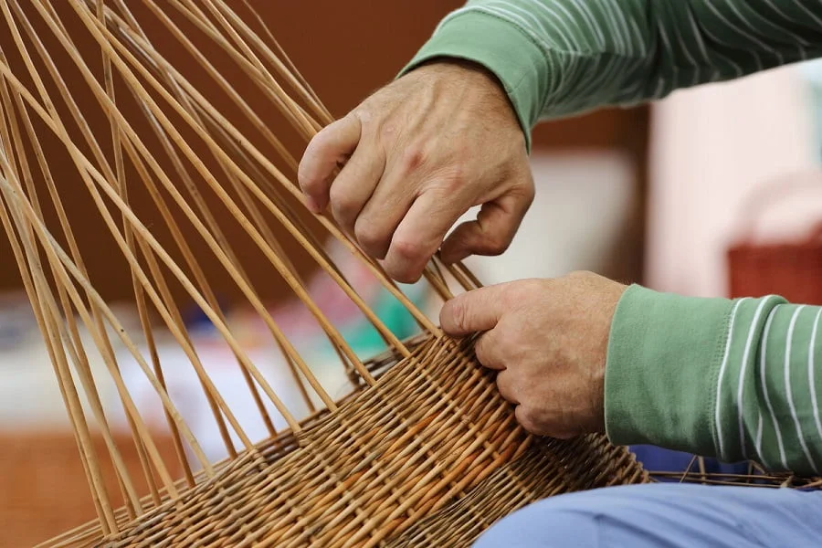 Quy Trình Bảo Quản Và Xử Lý Sợi Mây Trong Khi Đan